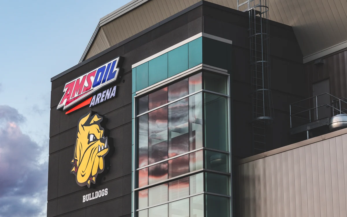UMD Hosts Minnesota Hockey This Weekend; Cloquet Tops East